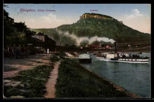 AK Königstein /Sächs. Schweiz, Ortspanorama mit Festung, Dampfschiff auf der Elbe