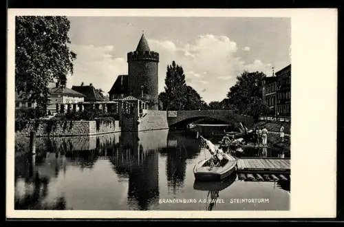AK Brandenburg a. d. Havel, Steintorturm mit Brücke, Boote