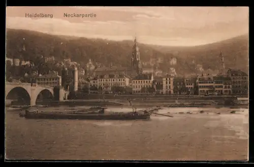 AK Heidelberg, Neckarpartie mit Brücke, Frachter, Stadtpanorama