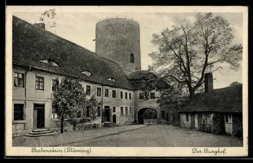 AK Rabenstein /Fläming, Der Burghof