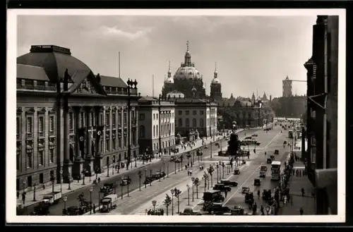 AK Berlin, Unter den Linden, Berliner Dom, Strassenansicht, Denkmal, e