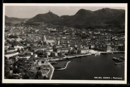 AK Como, Panorama della città e del porto con montagne sullo sfondo