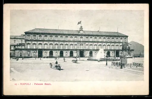 AK Napoli, Palazzo Reale con carrozza e fontana sul piazzale