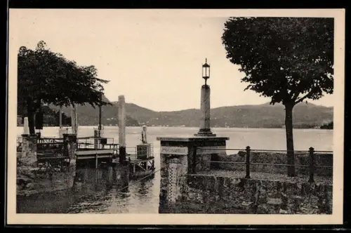 AK Torno, Il faro e il pontile sul Lago di Como