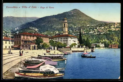 AK Cernobbio /Lago di Como, Villa d`Este, barche attraccate lungo la riva con vista panoramica