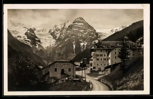 AK Trafoi, Verso l`Ortler con vista sulle montagne maestose e un edificio in primo piano