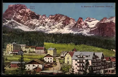 AK S. Martino di Castrozza, Vista panoramica sulle Dolomiti e gli edifici del villaggio alpino
