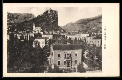 AK Arco, Hôtel Belvedere con vista sul castello e paesaggio montano