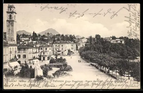 AK Pallanza /Lago Maggiore, Piazza Garibaldi con vista panoramica e campanile