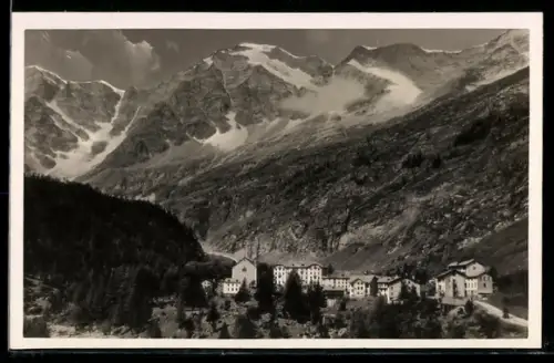 AK Macugnaga, Vista panoramica delle montagne e del villaggio alpino
