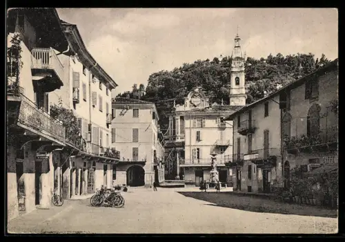 AK Caraglio, Piazza Cavour con biciclette e vista del campanile