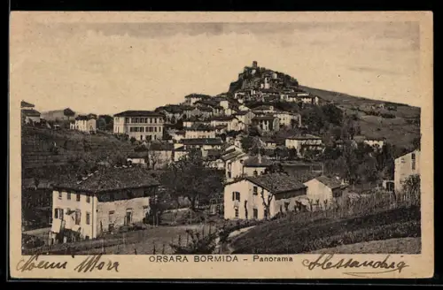 AK Orsara Bormida, Panorama del paese con case e colline sullo sfondo