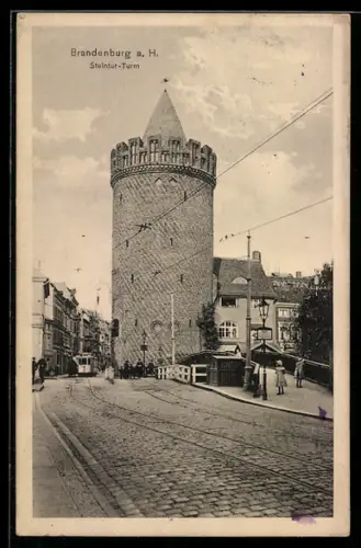 AK Brandenburg a. H., Steintor-Turm mit Strassenbahn