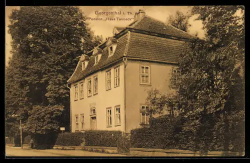 AK Georgenthal i. Th., Hotel Haus Tanneck mit Gartenanlage in der Aussenansicht