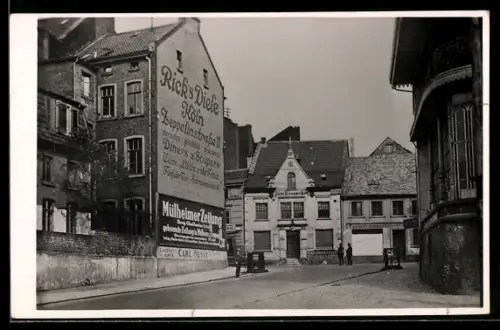 Foto-AK Köln-Mülheim, Strassenpartie mit Reklame für Rick`s Diele in der Zeppelinstrasse 11