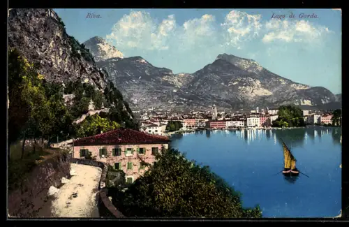 AK Riva, Lago di Garda, Ortschaft am Gardasee, Segelboot