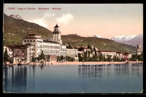 AK Gardone-Riviera, Lago di Garda, Bootspartie mit Blick nach der Kirche