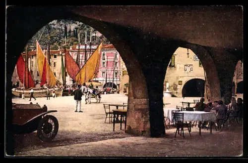 AK Riva, Portici in Piazza 3 Novembre
