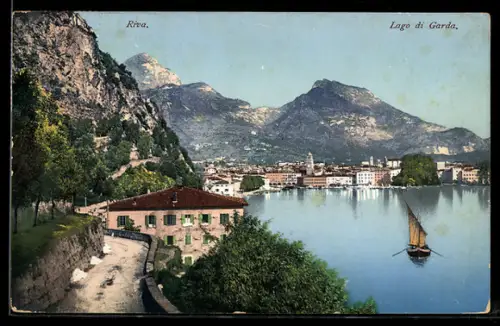 AK Riva, Lago di Garda, Ortschaft am Gardasee, Segelboot
