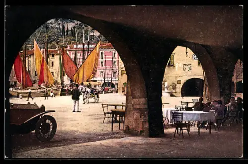 AK Riva, Portici in Piazza Novembre