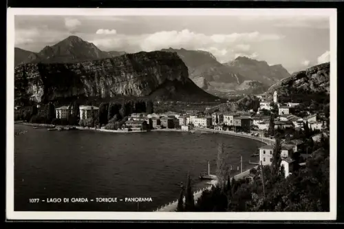 AK Torbole, Panorama-Ansicht mit Gebirge
