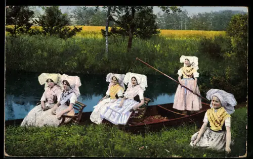 AK fröhliche Fahrt, Spreewälderinnen in Tracht