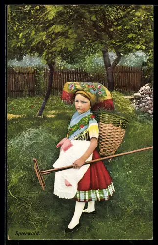 AK Junges Mädchen in Spreewälder Tracht bei der Gartenarbeit