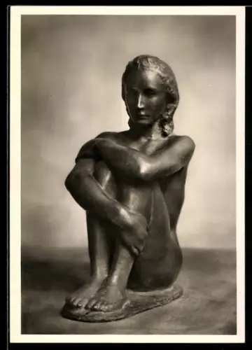 AK Skulptur Hockende von R. Scheibe
