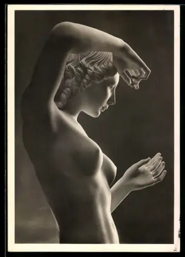 Künstler-AK Arno Breker: Flora, Skulptur einer Frau mit nackter Brust und erhobener Hand