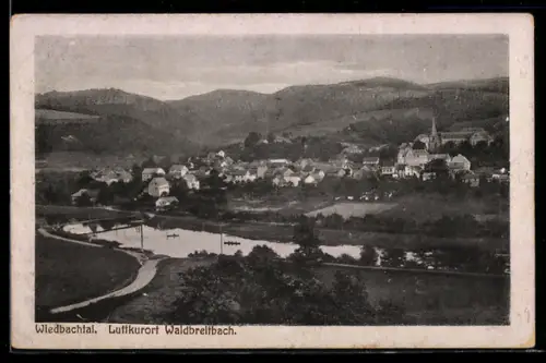 AK Waldbreitbach /Wiedbachtal, Totalansicht des Ortes mit Umgebung