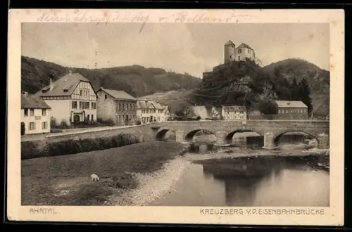 AK Kreuzberg /Ahrtal, Eisenbahnbrücke, Burg, Ortsansicht