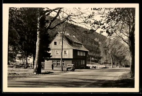 AK Oberhof /Thür., Waldliebe Untere Schweizer-Höhe, Touristenheim der Leipziger Verkehrsbetriebe