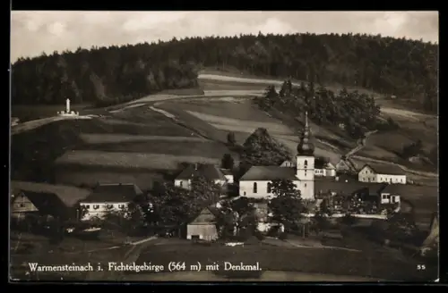 AK Warmensteinach i. Fichtelgebirge, Ortsansicht mit Kirche und Denkmal