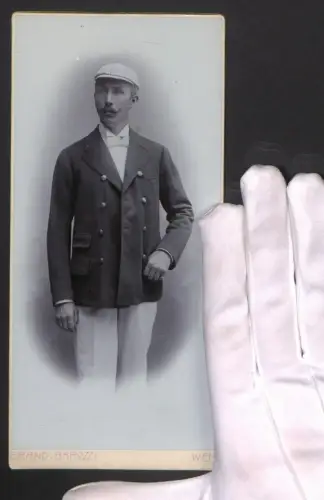 Fotografie Brand-Barozzi, Wien, Neubaug. 40, Portrait eines feinen Herren mit gepflegtem Schnurrbart