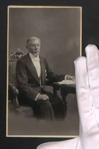 Fotografie C. Pietzner, Wien, Mariahilferstrasse 3, Portrait eines älteren Japaners mit österreichischen Orden