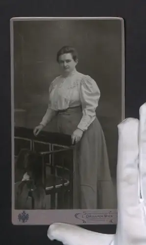 Fotografie L. Grillich, Wien, Wiedner Hauptstr. 12, Portrait von Anna Graf im Jahr 1909