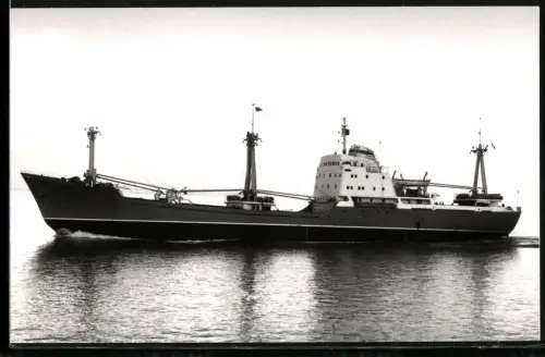 Fotografie Sowjetisches Frachtschiff Kypu in Ballast hohe Fahrt laufend