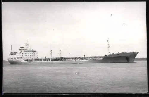 Fotografie Sowjetisches Tankschiff Kutaissi auf der Unterelbe