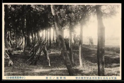 AK Japanische Truppen bei einer Marschpause