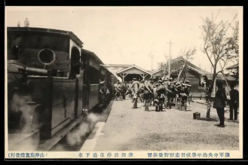 AK Japanische Truppen bei Verladen auf Eisenbahn
