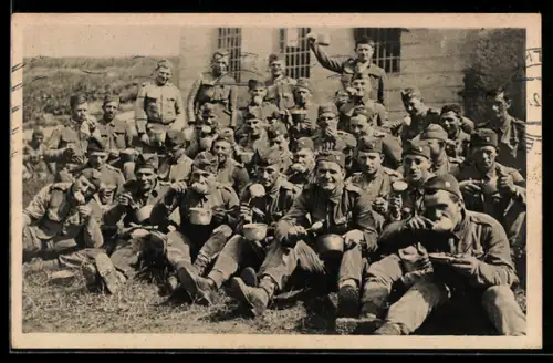 AK Tschechische Soldaten bei einer Essenspause