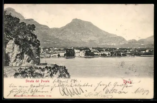 AK Riva, Strada del Ponale con vista sul lago e montagne in lontananza