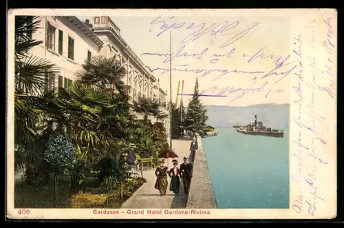 AK Gardone-Riviera /Gardasee, Grand Hotel Gardone-Riviera mit Spaziergängern und Dampfer auf dem Wasser