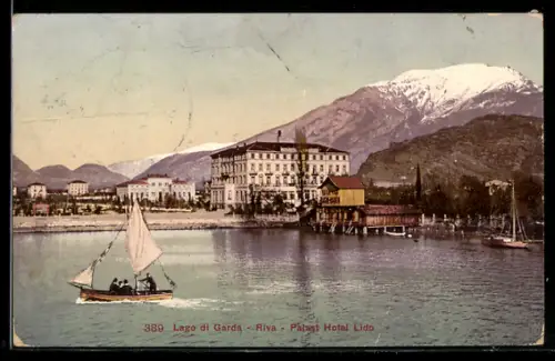 AK Riva /Lago di Garda, Palazzo Hotel Lido con barca a vela in primo piano