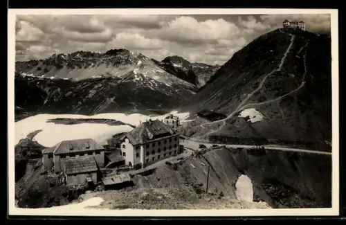 AK Passo Stelvio /Ortler, Albergo Passo Steivio e paesaggio montano innevato