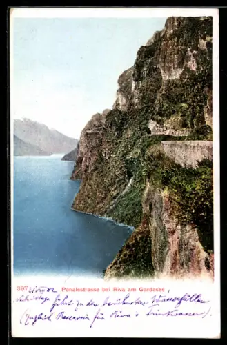 AK Riva /Gardasee, pittoreske Klippenstrasse entlang des Sees