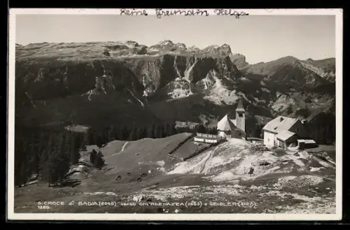 AK Badia, Santuario di Santa Croce verso S. Croce Nazza e Geisler, paesaggio montano con chiesa e case alpine