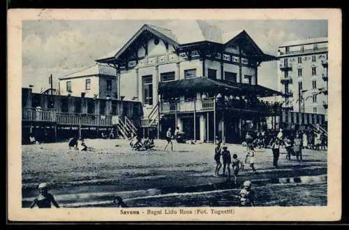 AK Savona, Bagni Lido Rosa, vista sulla spiaggia affollata con bagnanti e struttura balneare in legno
