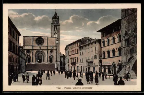 AK Todi, Piazza Vittorio Emanuele con folla e edifici storici