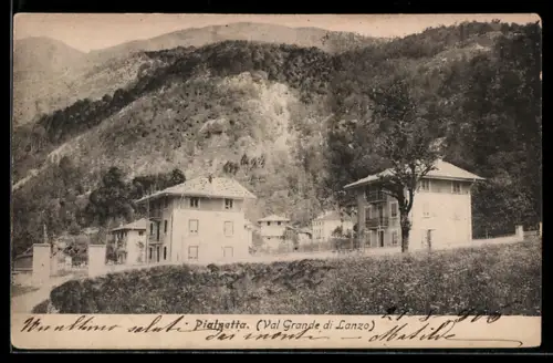 AK Groscavallo, Pialpetta, Val Grande di Lanzo, Veduta delle case di montagna con colline sullo sfondo